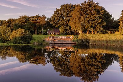 Schöne Villa in Rheezerveen mit Teich