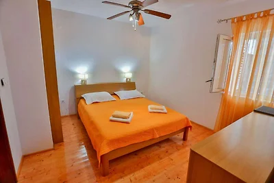 Apartment Lenka mit Garten