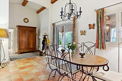 Charmante Villa in Bagnols-en-Forêt mit priva...