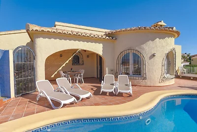 Villa mit Meerblick und Swimmingpool in...