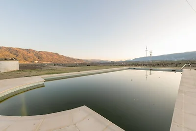 Ruhiges Ferienhaus mit Pool in Vila Flor...