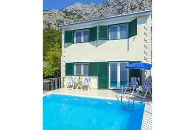 Villa in Tučepi mit Schwimmbecken