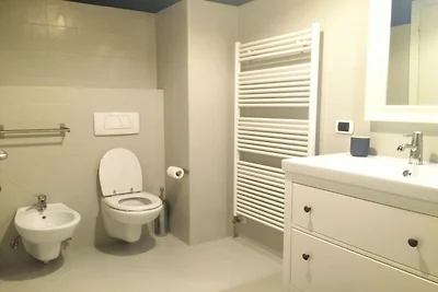Appartement met uitzicht op het meer en de...
