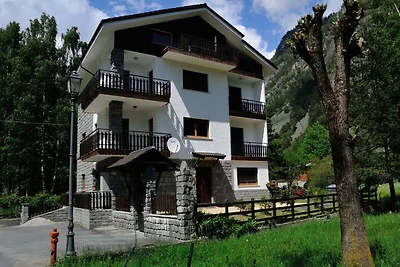 Großzügiges Chalet in Antey-Saint-André in...