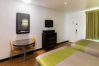 2 Queen Beds | Non-Smoking, Kitchen