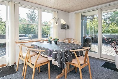 Geräumiges Ferienhaus in Thyholm mit Terrasse