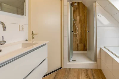 Charmante Villa mit Sauna in der Nähe von De...