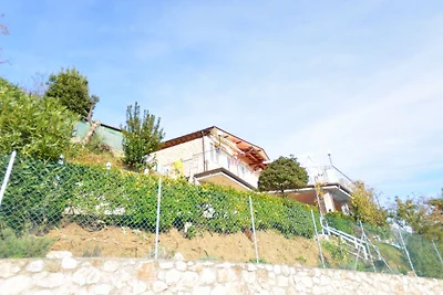 Schönes Ferienhaus mit Swimmingpool in...