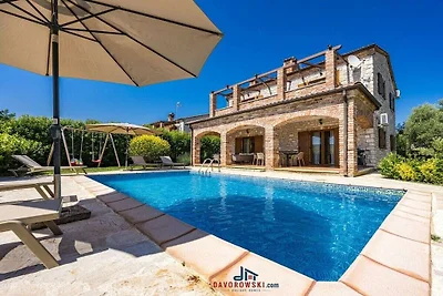 Villa in Čabrunići mit Schwimmbecken