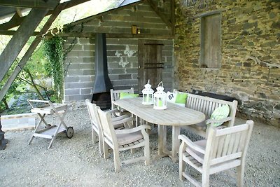 Geräumiges Ferienhaus in Sussac mit Pool