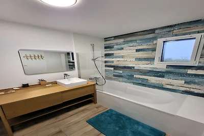 Neues Haus mit Swimmingpool