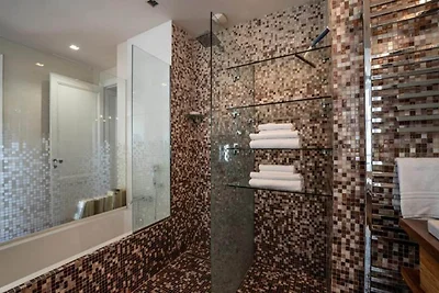 Hochwertige Wohnung mit Blick auf den Place...