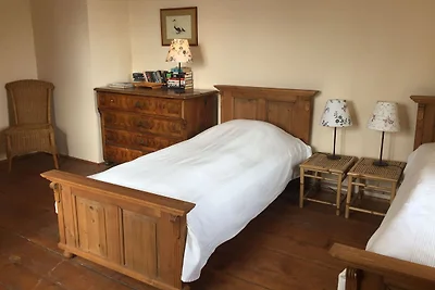 Piacevole casa vacanze a Milire con cortile