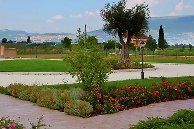 Villa moderna a Cannara con piscina