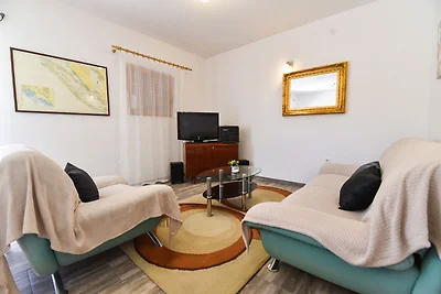 Ferienhaus in Veli Iz mit umzהuntem Garten