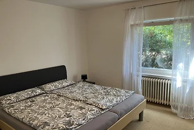 Mit Garten und Kamin