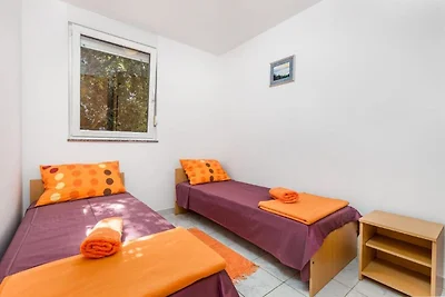 Hübsche Wohnung in Mandre mit Grill