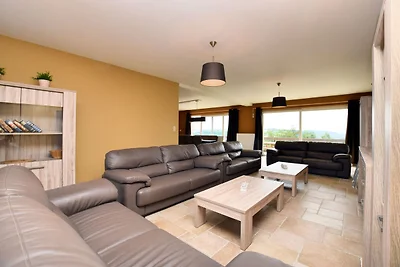 Ferienhaus in Hastiטre mit Terrasse