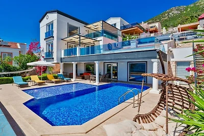 Villa in Kalkan mit Schwimmbecken