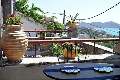 Griechische Villa auf Kreta mit Terrasse mit...