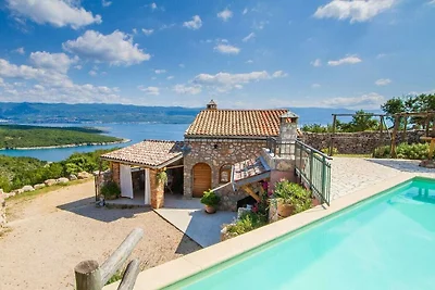 Villa in VRBNIK mit Schwimmbecken