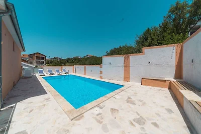 Geräumiges Ferienhaus in Maslenica
