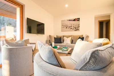 Stilvolle Wohnung mit Balkon oder Terrasse