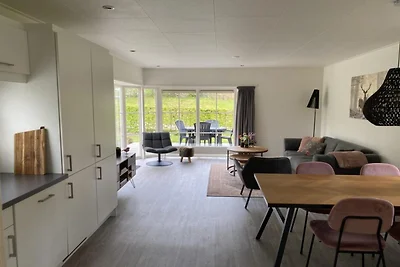 Chalet mit Terrasse in Seenähe