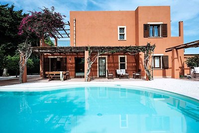 Schöne Villa in Marsala mit Pool