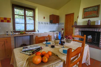 Gemütliches Bauernhaus in Paciano mit Pool