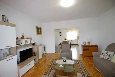 Ruhige Ferienwohnung in Šajini mit Garten