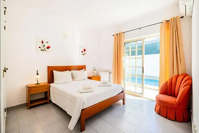 Villa in der Nähe des Strandes von São Rafael...