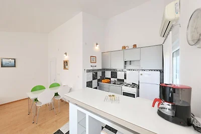 Modernes Apartment mit privatem Pool in...