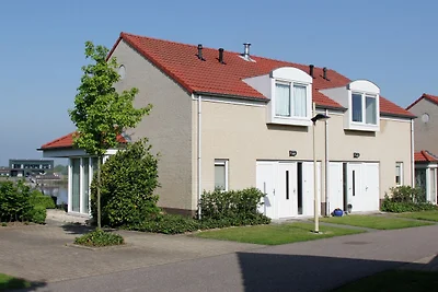 Haus mit Blick auf den Hafen in Wasserbereich