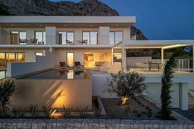 Ferienhaus in Podgora mit Schwimmbecken