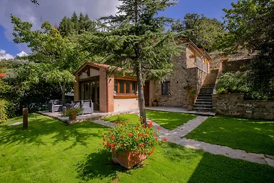 Verlockendes Ferienhaus in Cortona mit Pool
