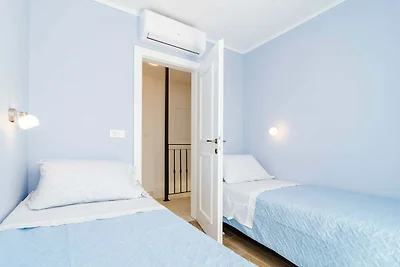 Villa mit 3 Schlafzimmern, Terrasse und Pool