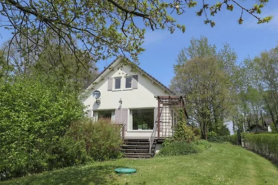 Schöne Villa mit Garten in Waldnähe