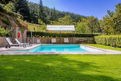 Verlockendes Ferienhaus in Cortona mit Pool