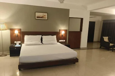 Hotel O Kazhakuttam Railway Station