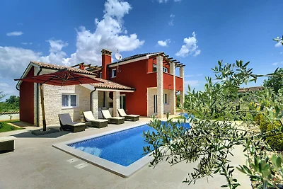Modernes Ferienhaus mit Pool in Bratulici