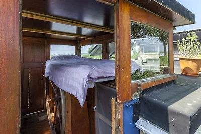 Schönes Boot mit Terrasse in Merkem