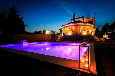 Villa di lusso con piscina a Kalpaki