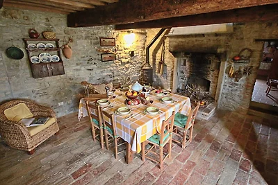 Geräumiges Bauernhaus in Apecchio mit Pool