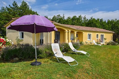 Luxuriöse Villa in Cazals mit Swimmingpool