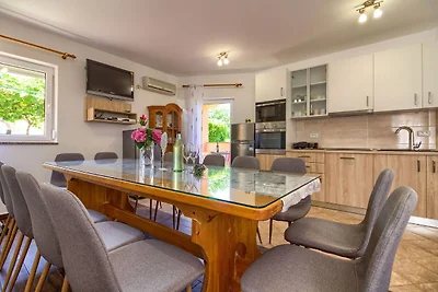 Ferienhaus in Peroj mit privatem Pool