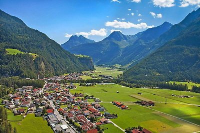 Großes Ferienhaus mit Garten und Balkon im...