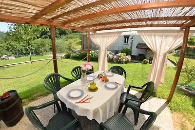 Bauernhaus in Pescaglia mit Schwimmbad