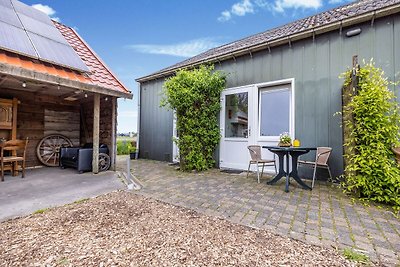 Verzorgd appartement in Baflo met een terras