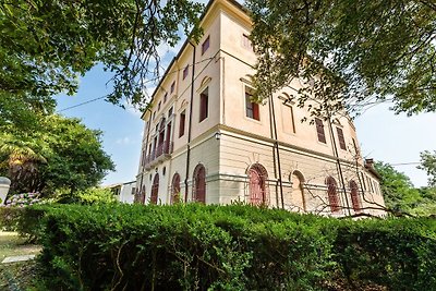 Moderna casa vacanze a Romano con giardino